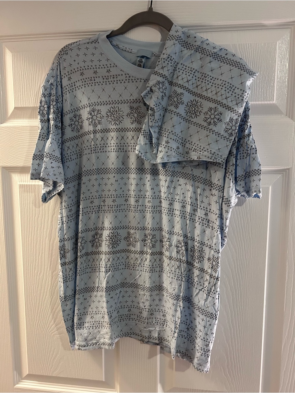 SKIMS Light Blue Snowflake Patterned Short Sleeve Pajama Set